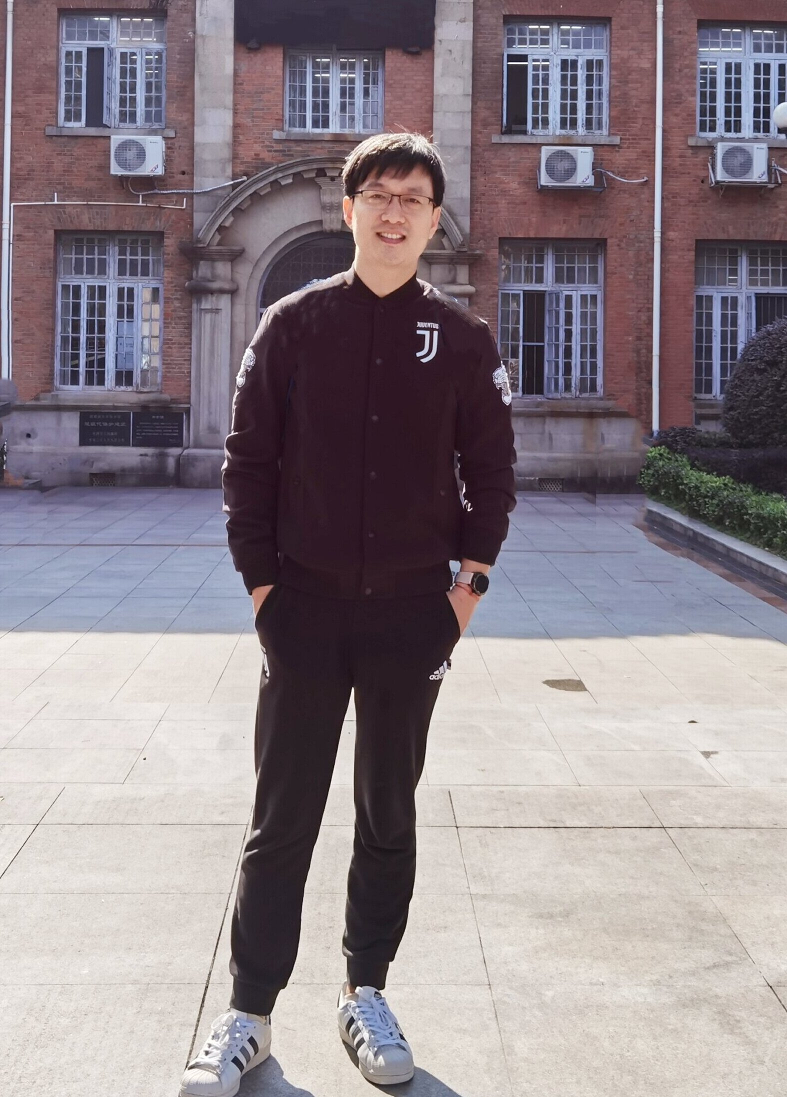 余阳生活照1_proc.jpg 余阳生活照1_proc.jpg