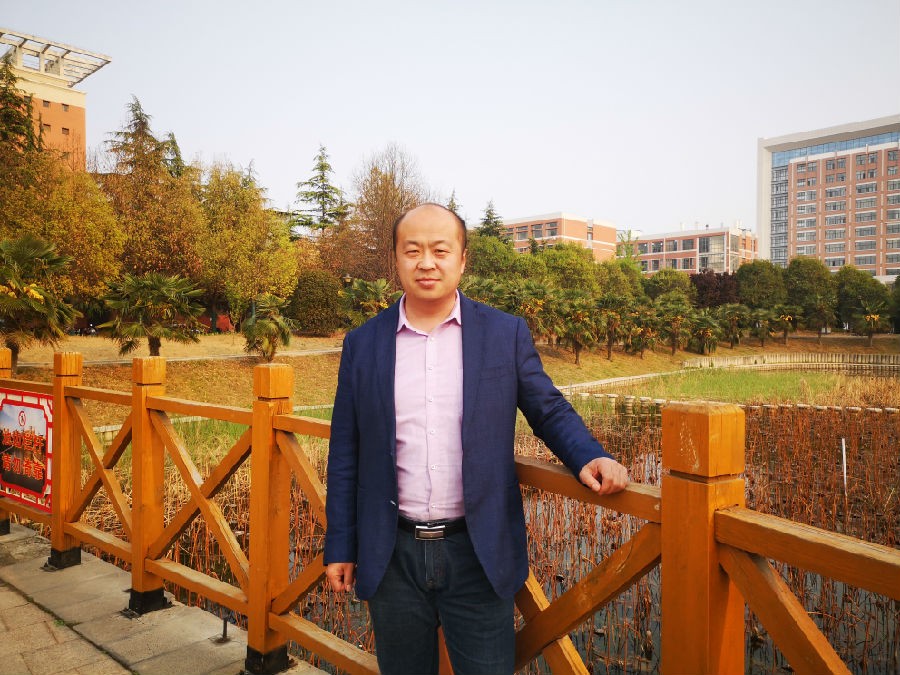 刘晓生活照.jpg 刘晓生活照.jpg