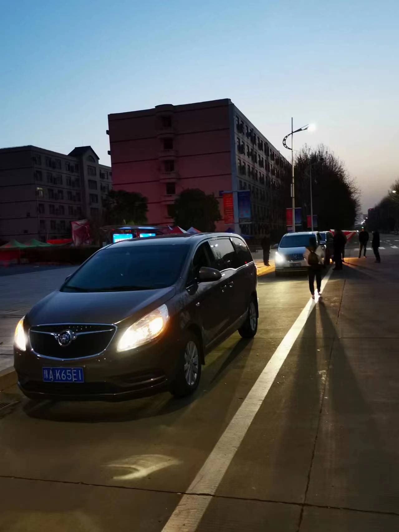 去市招办领取试卷.jpg 去市招办领取试卷.jpg