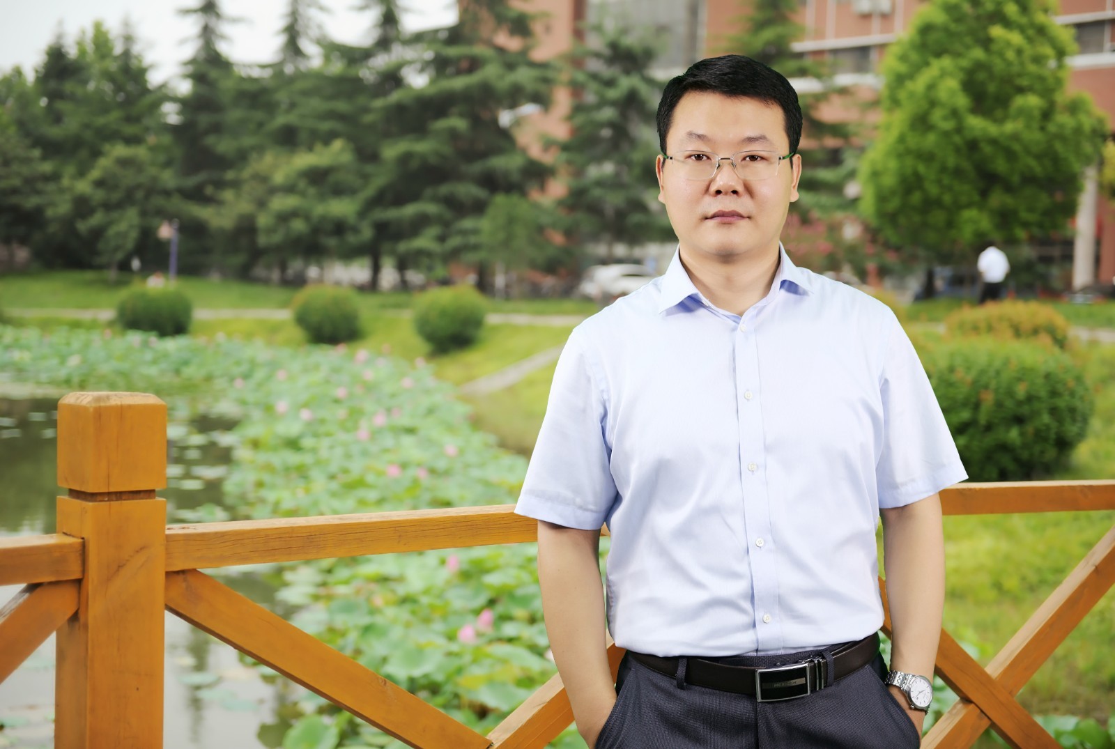 郑德顺生活照.jpg 郑德顺生活照.jpg