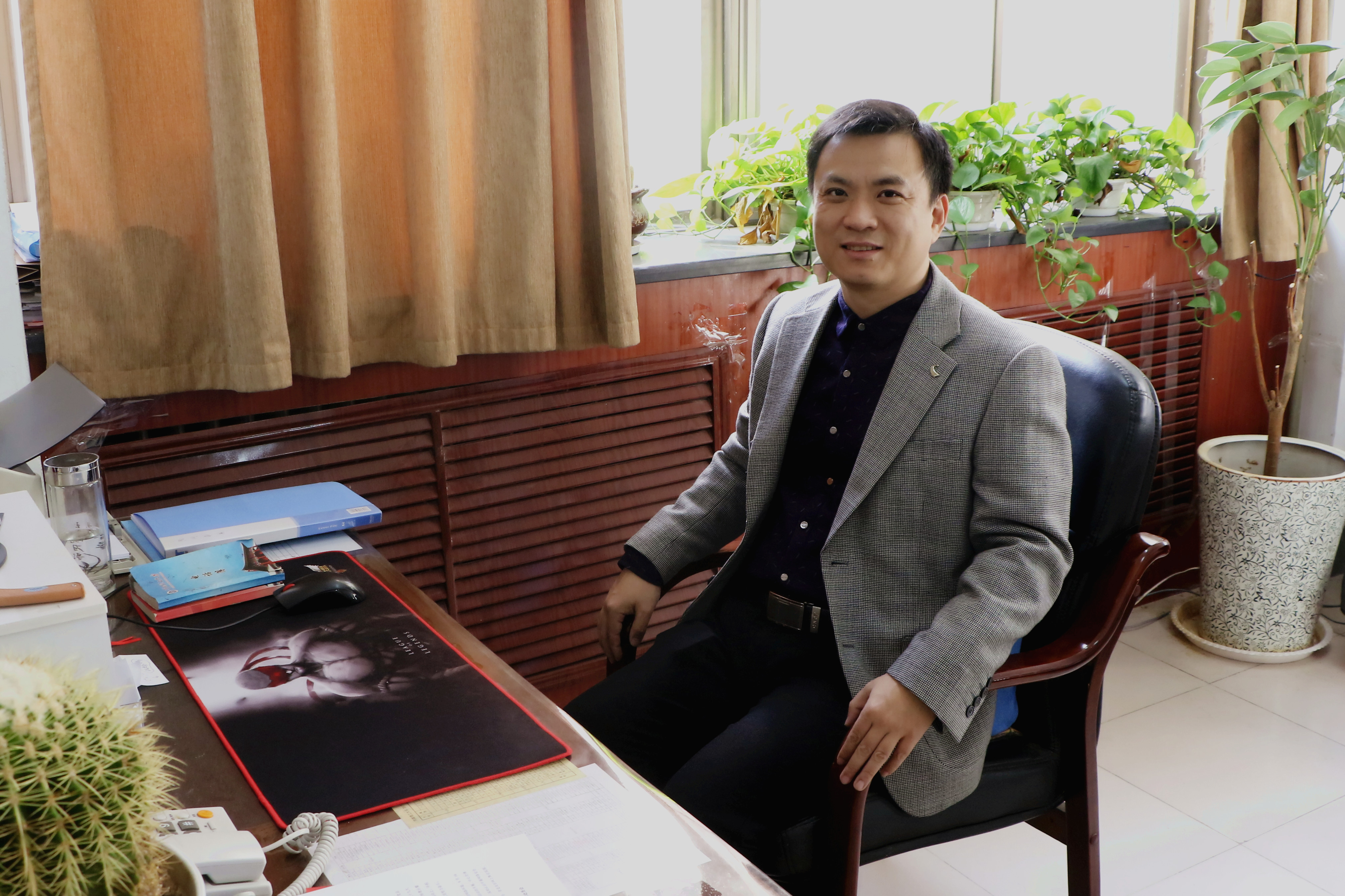 李辉-办公室照.jpg 李辉-办公室照.jpg