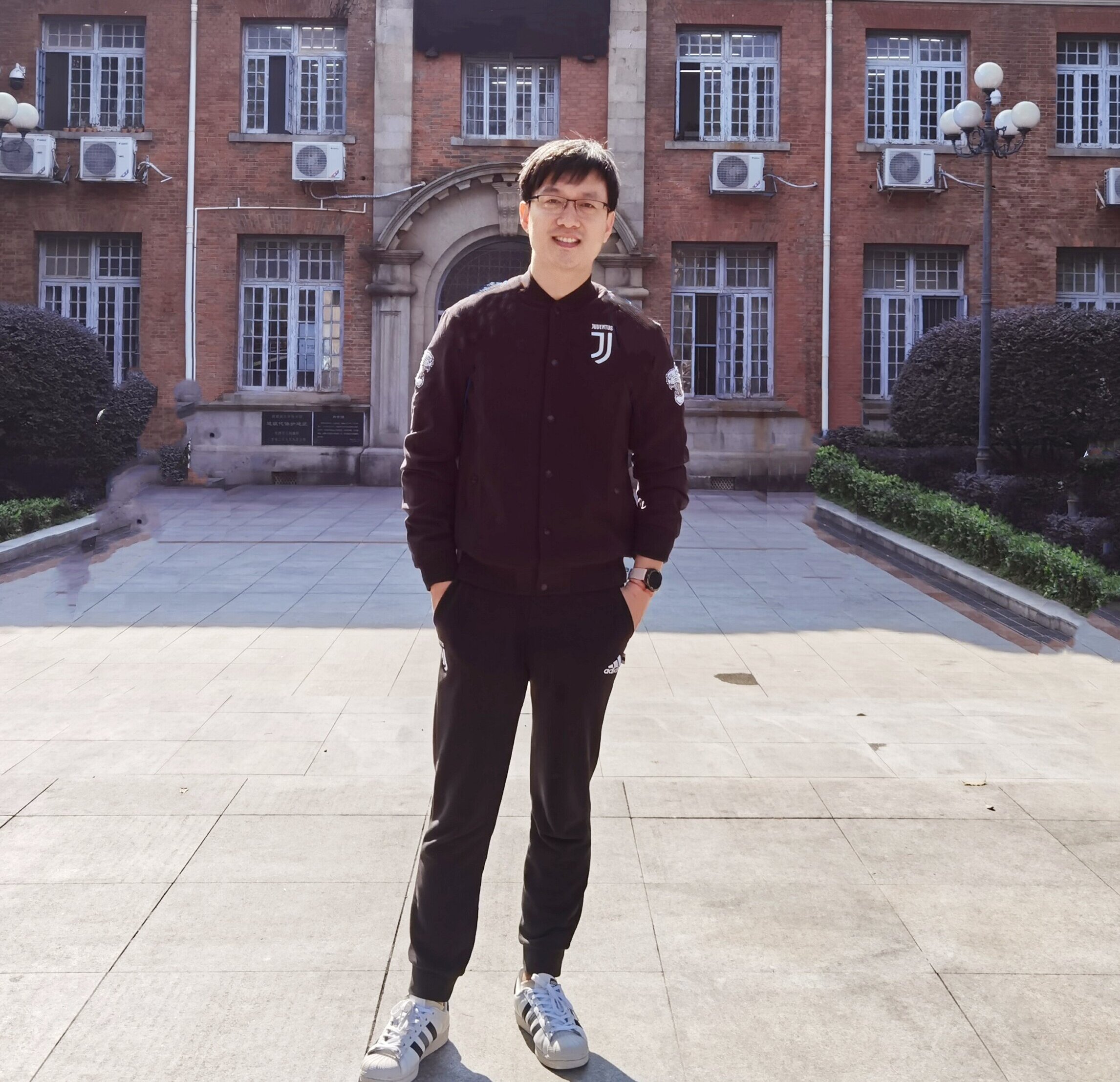 余阳生活照.jpg 余阳生活照.jpg